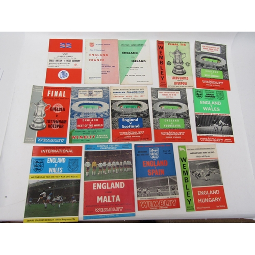 4032A - A collection of football autographs and programmes 1960's, various scrap albums with signed pictoria... 