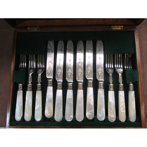 4187 - A Mappin & Webb fruit set, mother-of-pearl handles, mahogany fitted case