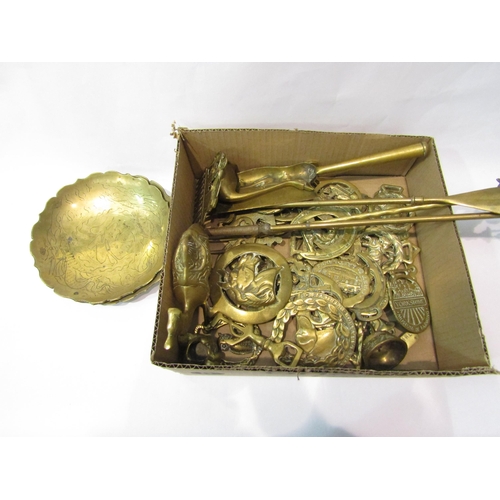 4279 - Mixed brass horse brasses, figures, fire tools