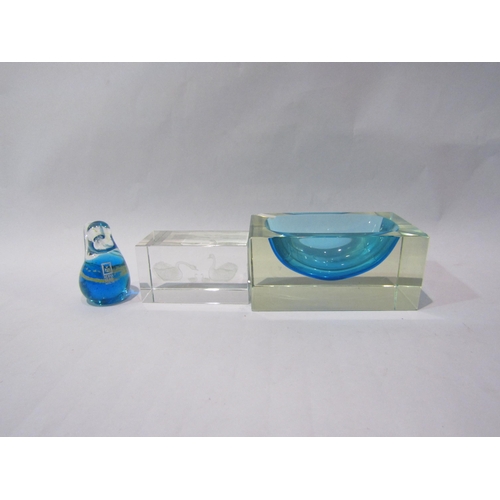 4413 - A Murano cased glass ashtray, a Mdina bird paperweight and one other (3)