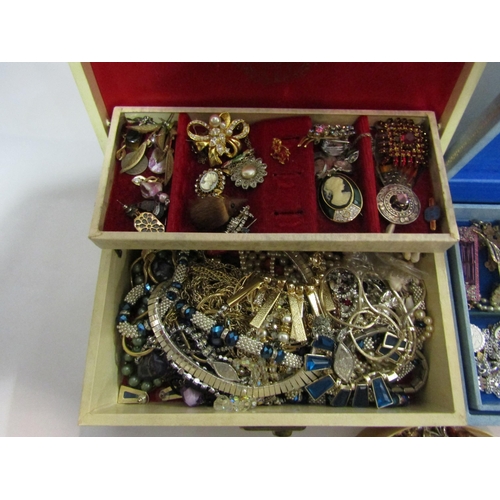 4291 - A quantity of bijouterie including earrings, necklaces, brooches, cased and non-cased