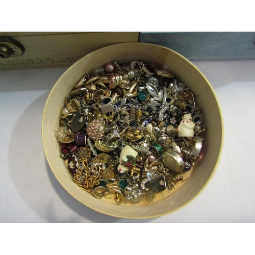 4291 - A quantity of bijouterie including earrings, necklaces, brooches, cased and non-cased