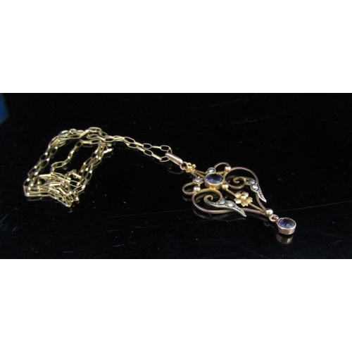 6016 - A 9ct gold chain, 50cm long, hung with an Edwardian seed pearl and amethyst drop pendant, unmarked, ... 