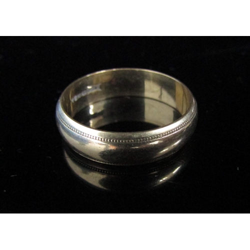 6069 - A 9ct gold band. Size W, 5.2g