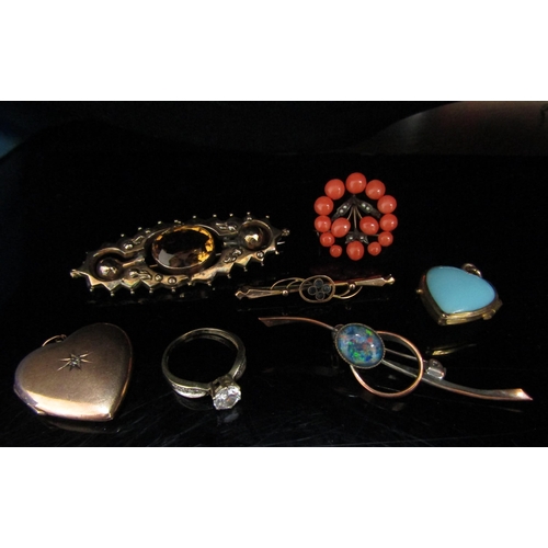 6188 - A small quantity of bijouterie including coral brooch, heart shaped locket, gold plated locket with ... 