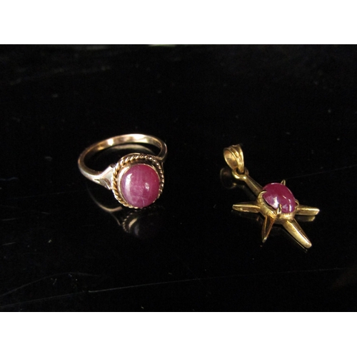 6190 - A gold ring with cabochon ruby in rope setting, unmarked. Size O, 3.9g and a cabochon ruby pendant, ... 