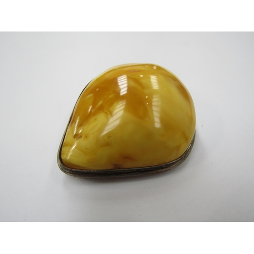 6209 - A large butterscotch amber brooch in white metal mount, 17.6g