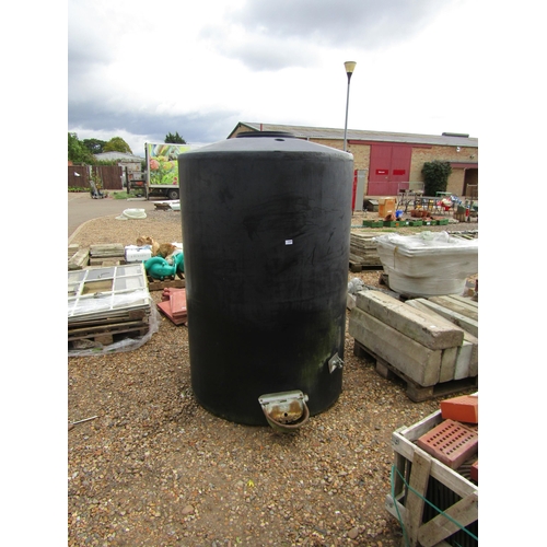 3264 - A plastic feeder tank