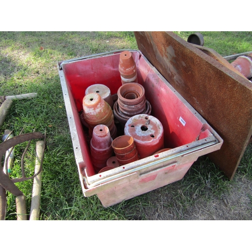 8447 - A crate of mixed terracotta pots