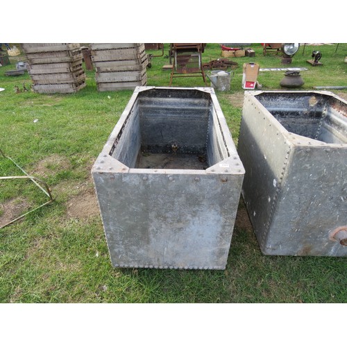 8460 - A riveted galvanised water tank, 47.5