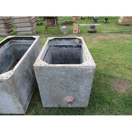 8461 - A riveted galvanised water tank, 36