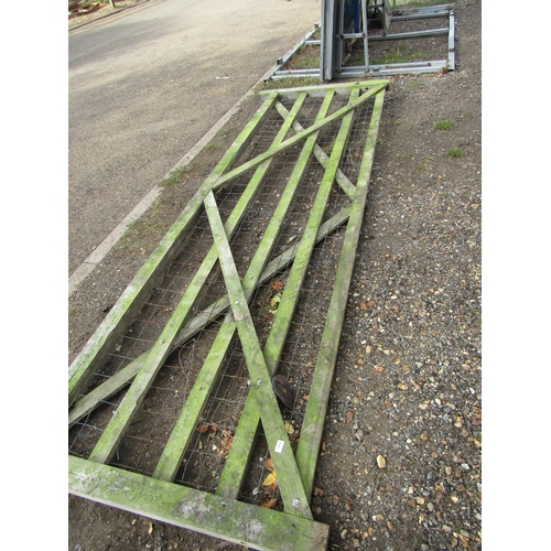 3289 - A five-bar field gate approximately 12'