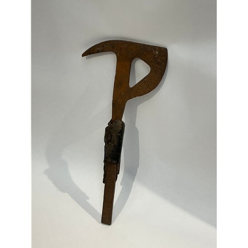 5278 - A WWII aircrew escape / survival axe, with part of composite grip, appears to have been in a fire su... 