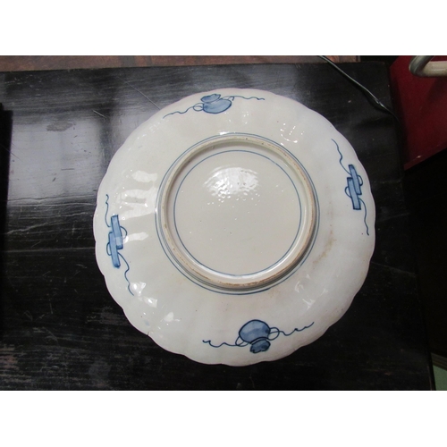 4087 - A Victorian Imari charger with scalloped edge, a/f cracked 38cm diameter.