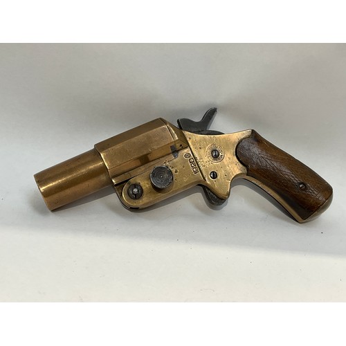 5324 - A deactivated early 20th Century Fittoni flare gun in brass, with current specification deactivation... 