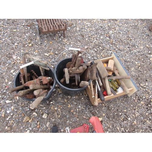 3321 - Two buckets and a drawer containing mixed tools