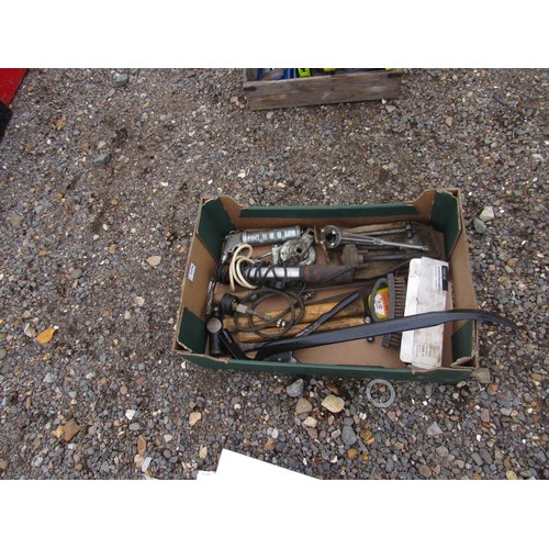 3376 - A box of mixed including lifting bar, tools, etc.  DTI Failure: Please see information pages