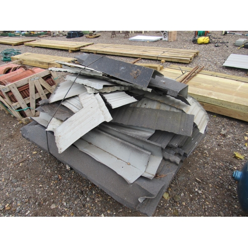 3429 - A pallet of metal roofing sheets