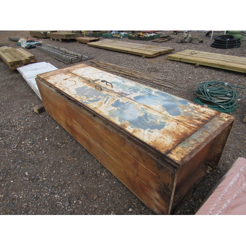 3432 - A metal workshop cabinet   (E)  £5-8