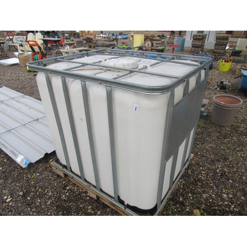 3448 - A 1000 litre IBC water container with tap