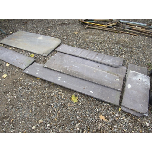 3469 - A quantity of plum slate (8)