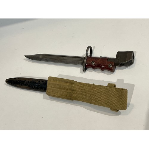 5346 - A WWII British No. 7 Mk. I bayonet with swivel action, with scabbard and canvas belt frog