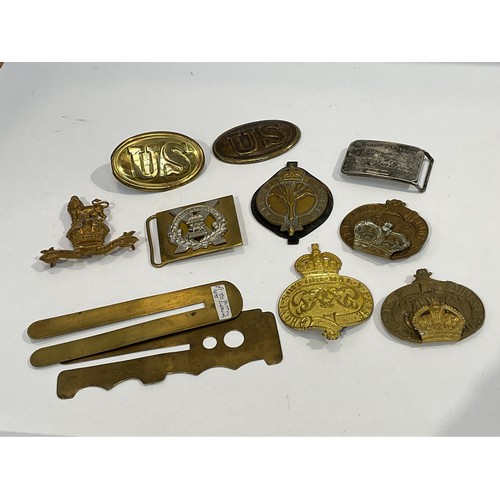 5350 - A quantity of military insignia including valice badges, US buckles, button polishers etc