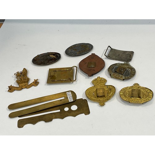 5350 - A quantity of military insignia including valice badges, US buckles, button polishers etc