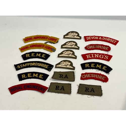 5384 - A collection of various cloth shoulder titles and dive patches etc.   (C)