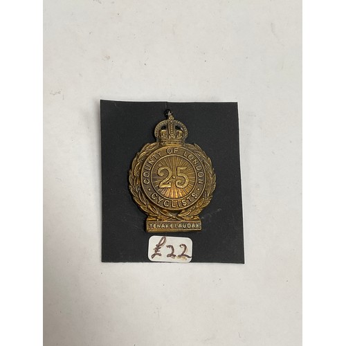 5414 - A 25th County of London (Cyclist) Batallion brass cap badge, King's crown