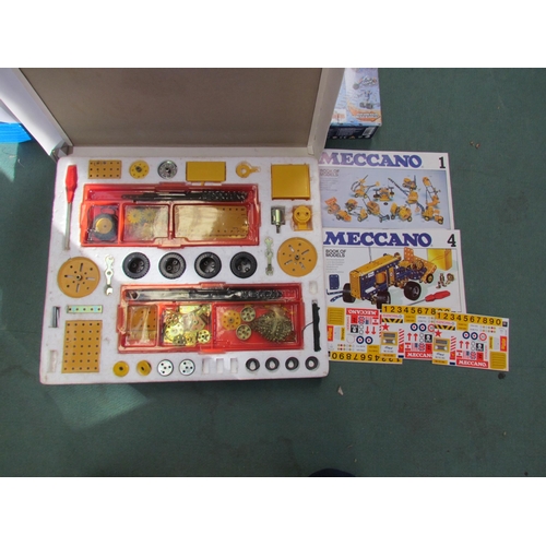 7077 - A Meccano Motorized Set 4 together with two Meccano Multimodel sets (3)