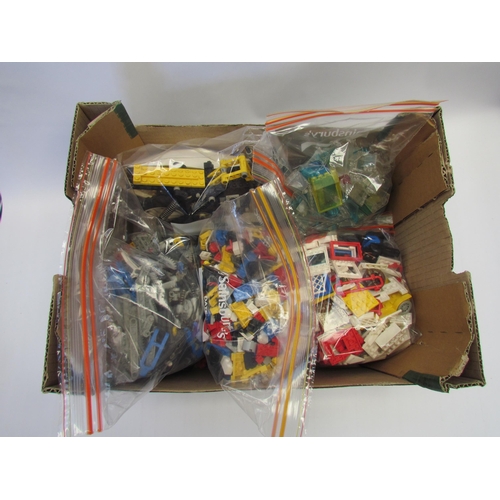 7082 - A collection of loose Lego including locomotive, figures, Technic motorbike, boat, blocks, base plat... 