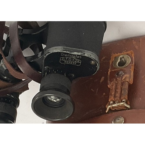 5057 - A pair of WWII German Dienstglas Kriegsmarine binoculars with eagle stamp and M, with leather case, ... 