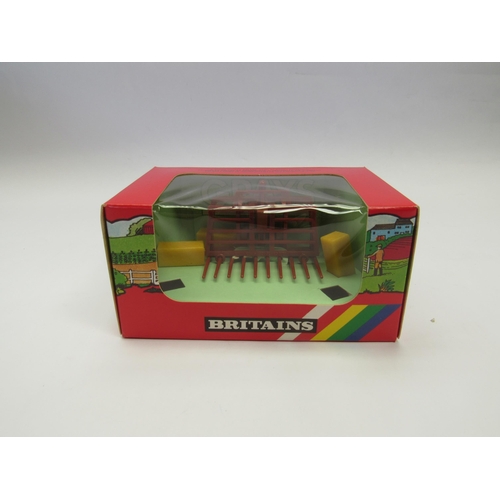 7220 - A Britains farm issue trade box 9543 Grays Push-Off Buck Rake, containing six boxed units