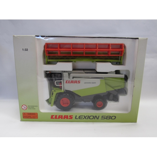 7239 - A boxed Norscot 1:32 scale diecast Claas Lexion 580 combine harvester