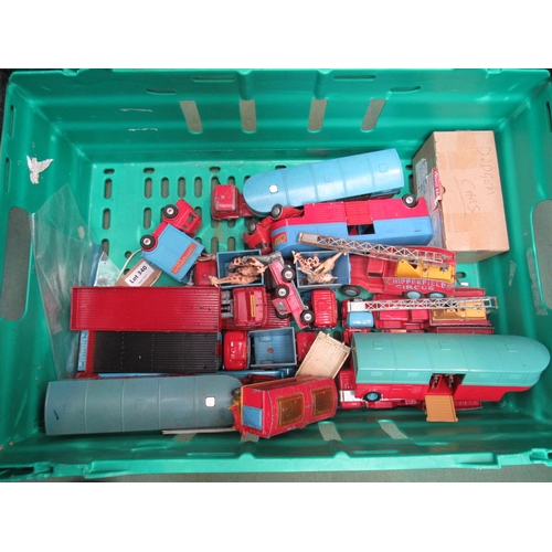 7289 - A collection of loose playworn Corgi Chipperfields Circus diecast vehicles and accessories