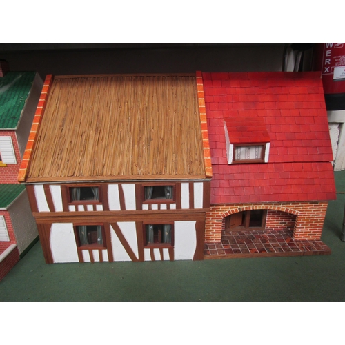 7127 - A two storey dolls house as a thatched farmhouse, 48cm tall x 77.5cm wide x 48cm deep        (E) £20... 