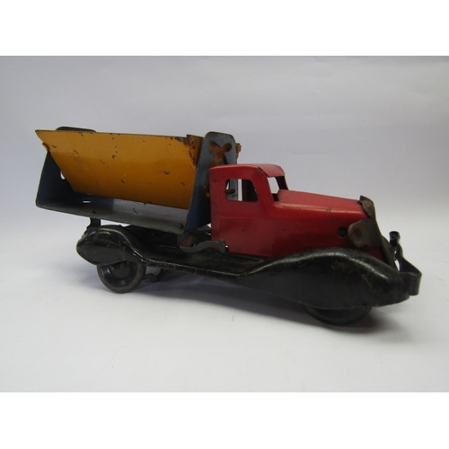 7368 - A pressed steel clockwork tipper truck, probably by Marx