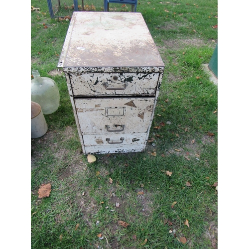 3580 - A metal three drawer cabinet containing mixed tools    (E) £10-20