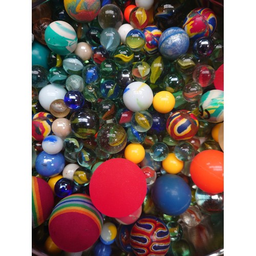 7071 - A tin of assorted marbles and balls