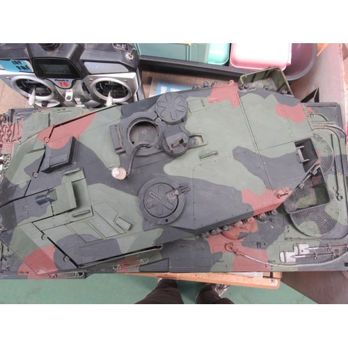 7199 - A Tamiya 1:16 scale radio control Leopard 2A6 Main Battle Tank with Planet T5 remote control system