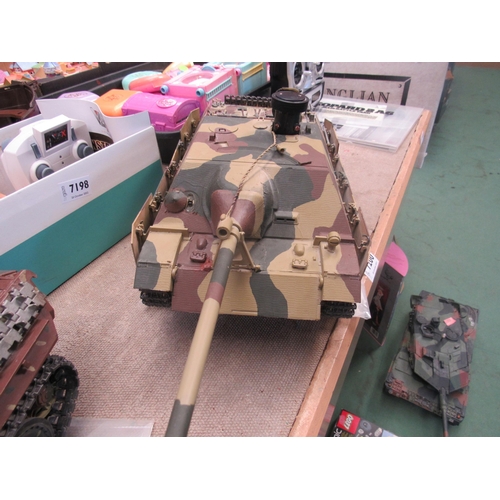 7200 - A Tamiya 1:16 scale radio control Jagdpanzer IV/70 (V) Lang tank with laser battle system