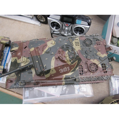 7201 - A Tamiya 1:16 scale radio control Panther type G Panzerkampfwagen V Panther tank with Planet T5 remo... 