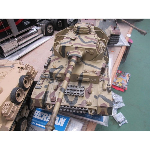 7202 - A Tamiya 1:16 scale radio control Panzerkampfwagen IV tank