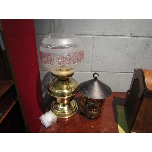 1091 - A table lamp with floral design, an oil lamp and a lantern (3)