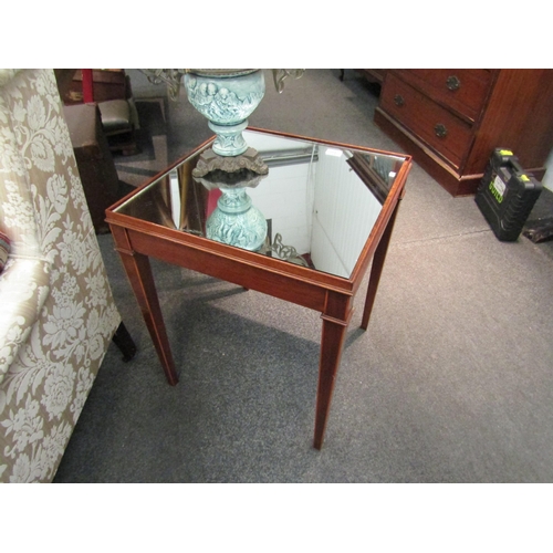 1162 - A pair of square form occasional tables with mirrored tops to spade legs, 63cm high x 51cm wide