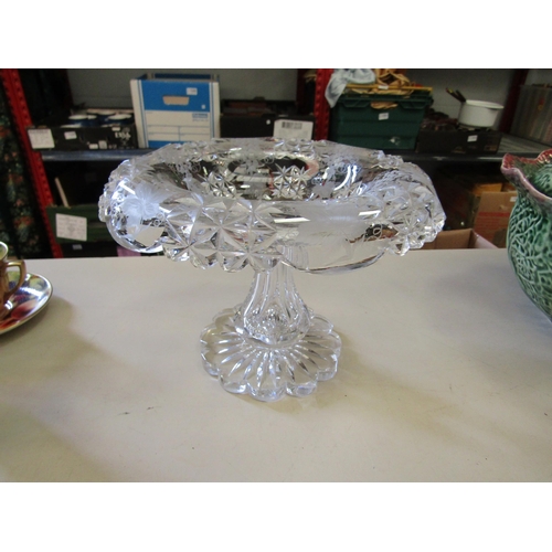 1207 - An early 20th Century Bohemian cut glass table centrepiece pedestal bowl with engraved grape and vin... 