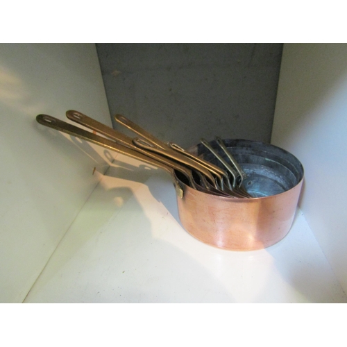 1285 - A matched set of graduating copper saucepans