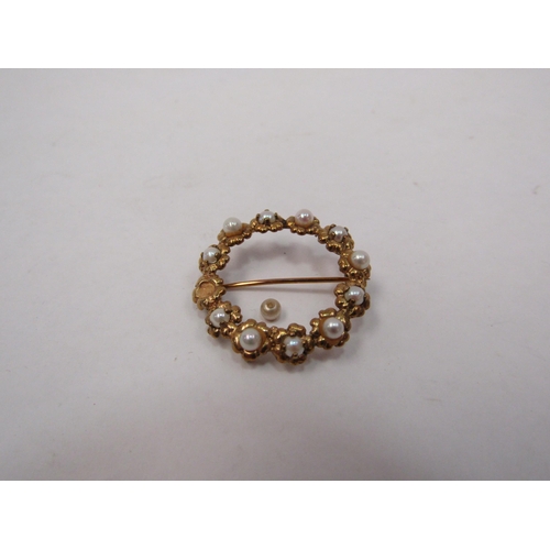 1353 - A 9ct gold brooch set with pearls, one loose