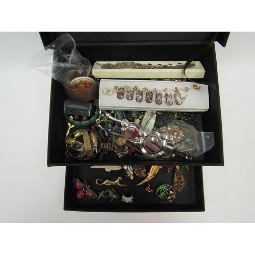 1396 - A box of costume jewellery  including costume brooches, necklaces, earrings, bracelets etc